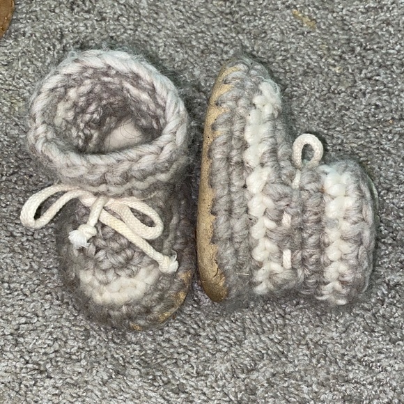 Baby Mocs knit - Picture 1 of 2